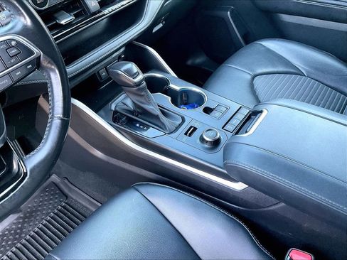 Used 2021 Toyota Highlander XSE AWD/4WD image 21