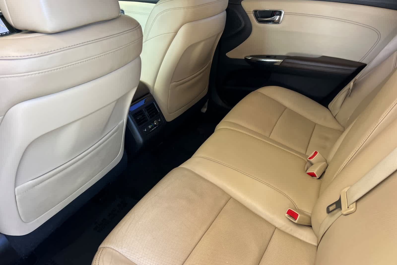 Used 2013 Toyota Avalon Limited w/ Technology Pkg FWD image 4