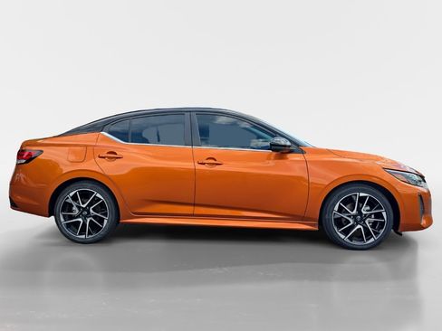 Used 2024 Nissan Sentra SR w/ SR Premium Package image 6