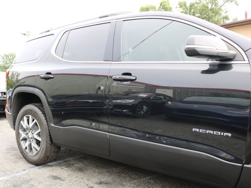 Used 2023 GMC Acadia SLT image 9