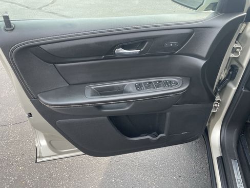 Used 2015 GMC Acadia SLT w/ Technology Package AWD/4WD image 11