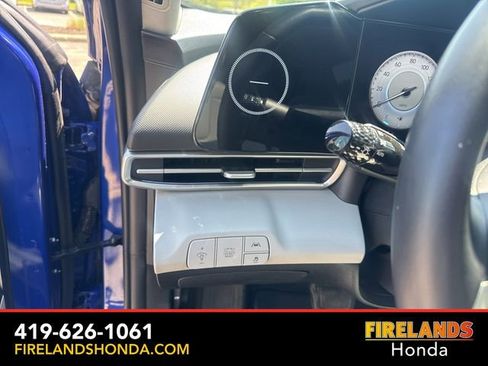 Used 2023 Hyundai Elantra Limited FWD image 17