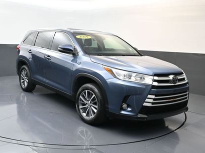 Used 2019 Toyota Highlander SE