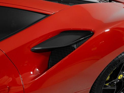 Used 2021 Ferrari F8 Tributo image 18