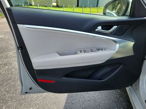 Used 2025 Genesis G70 2.5T RWD image 17