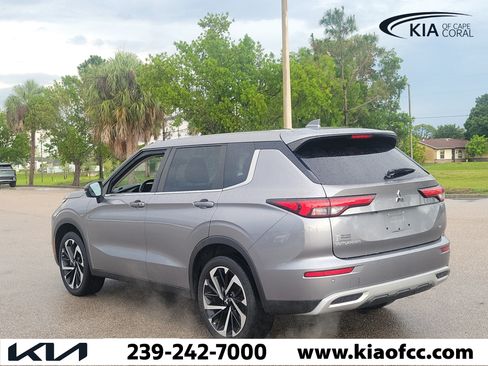 Used 2022 Mitsubishi Outlander SE FWD image 4