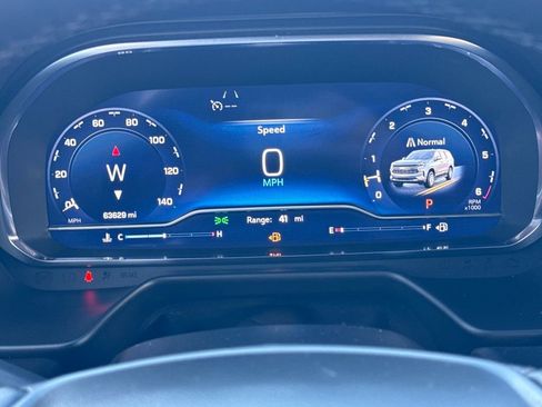 Used 2024 Chevrolet Suburban Premier image 15