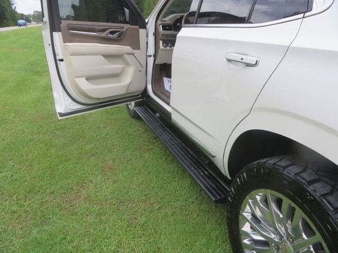 Used 2023 GMC Yukon Denali AWD/4WD image 10