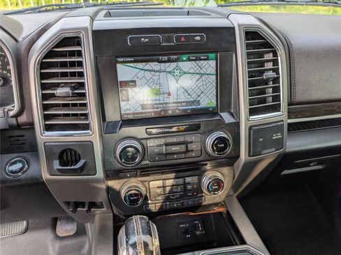 Used 2015 Ford F150 Platinum w/ Equipment Group 701A Luxury RWD image 16