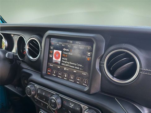 Used 2019 Jeep Wrangler Unlimited Sahara AWD/4WD image 14