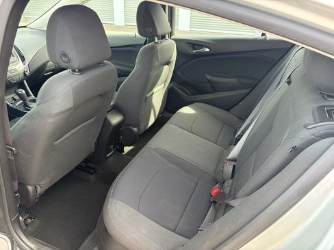 Used 2017 Chevrolet Cruze LT w/ Convenience Package FWD image 12