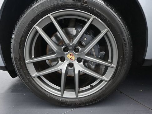 Used 2024 Porsche Macan AWD/4WD image 47