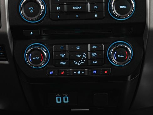 Used 2017 Ford F250 Lariat w/ FX4 Off-Road Package AWD/4WD image 19