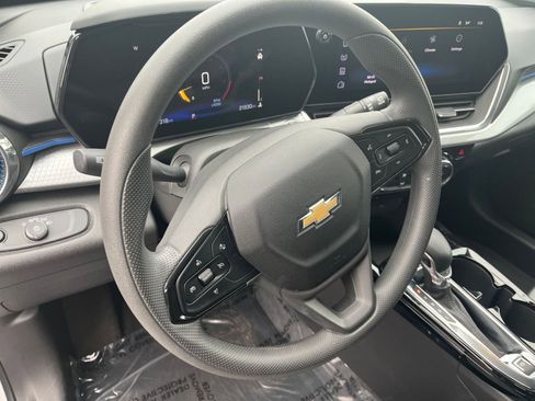 Used 2025 Chevrolet Trax LT image 28