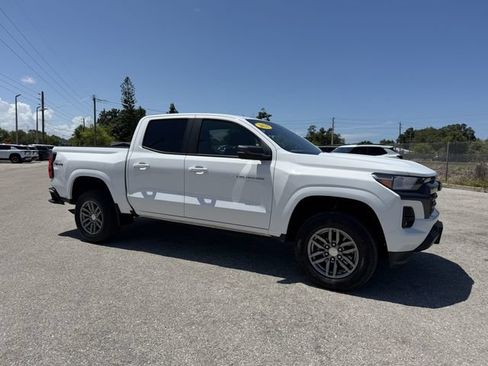 Used 2023 Chevrolet Colorado LT w/ LT Convenience Package II AWD/4WD image 2