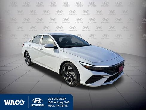 Used 2025 Hyundai Elantra SEL image 15