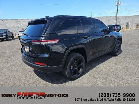 Used 2023 Jeep Grand Cherokee Limited w/ Luxury Tech Group II AWD/4WD image 7