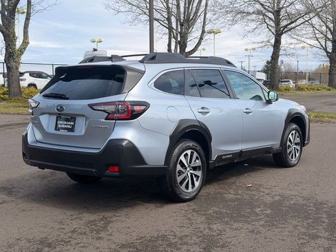Used 2024 Subaru Outback Premium image 7