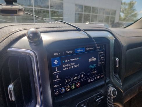 Used 2022 Chevrolet Silverado 1500 LT AWD/4WD image 8