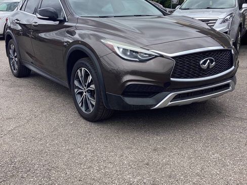 Used 2018 INFINITI QX30 AWD image 28