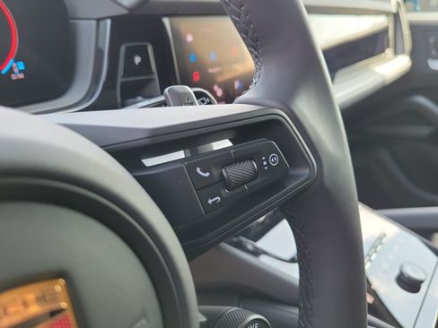 Certified 2025 Porsche Cayenne S AWD/4WD image 31