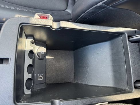 Used 2019 Jeep Cherokee Latitude Plus AWD/4WD image 27