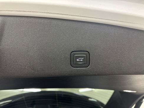 Used 2025 Cadillac XT6 Premium Luxury image 26