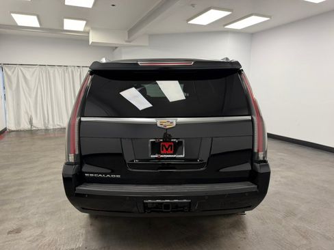 Used 2017 Cadillac Escalade Luxury AWD/4WD image 9