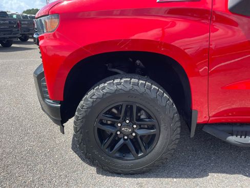 Used 2021 Chevrolet Silverado 1500 Custom Trail Boss w/ LPO, Dark Essentials Package AWD/4WD image 9