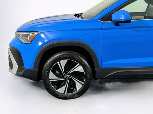 Used 2025 Volkswagen Taos SE w/ Panoramic Sunroof Package AWD/4WD image 43