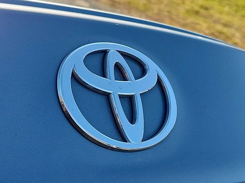 Used 2025 Toyota Camry SE image 28