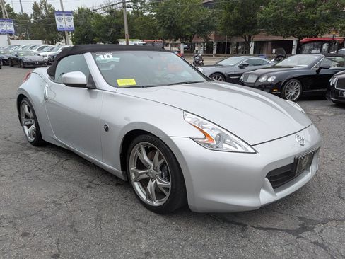 Used 2010 Nissan 370Z Touring w/ Sport Pkg RWD image 5