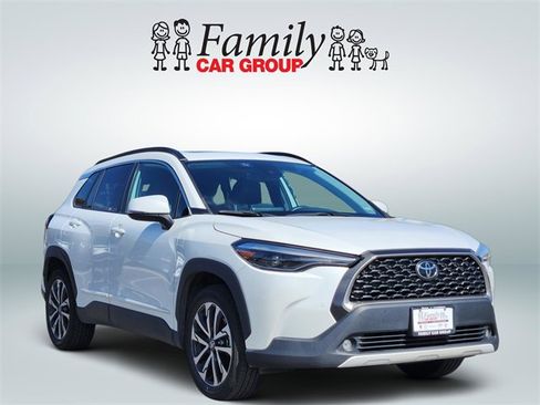 Certified 2022 Toyota Corolla Cross XLE w/ Convenience Package image 2