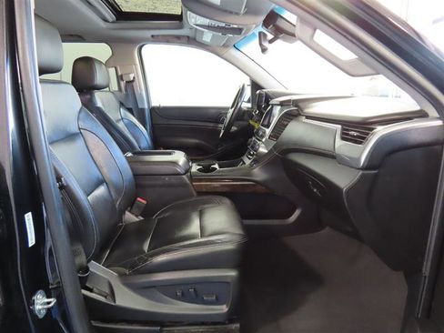 Used 2020 Chevrolet Suburban LT image 31