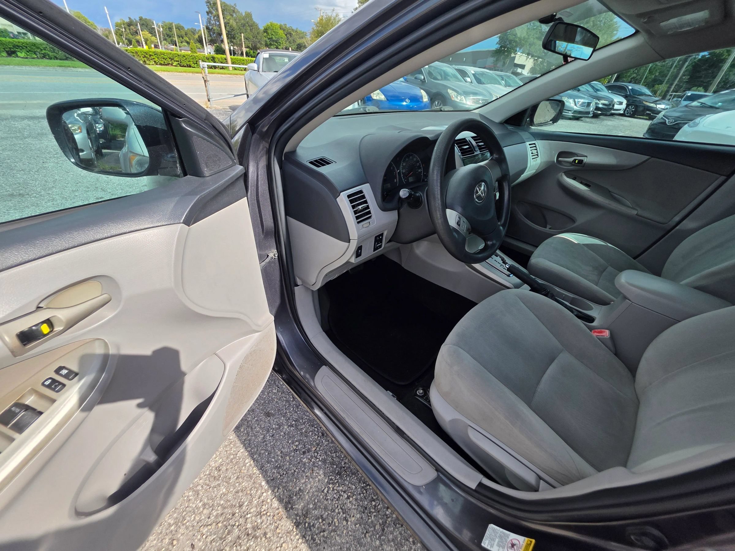 Used 2013 Toyota Corolla LE FWD image 12