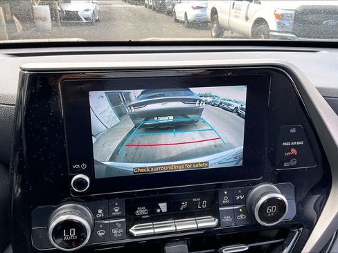 Used 2023 Toyota Highlander L FWD image 26