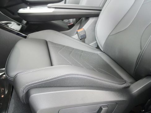 New 2026 BMW X2 xDrive28i w/ Technology Package AWD/4WD image 9