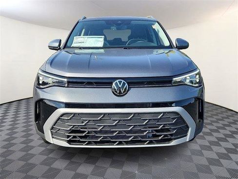 New 2025 Volkswagen Taos SE image 2