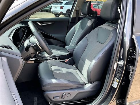 Used 2023 Kia Niro EX Touring image 8