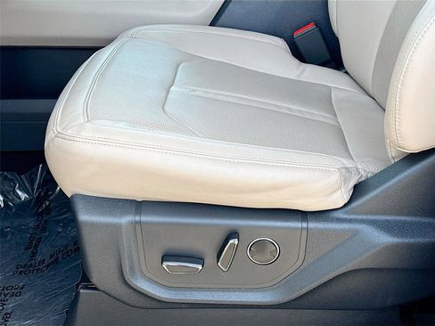 Used 2024 Ford Expedition Limited image 23