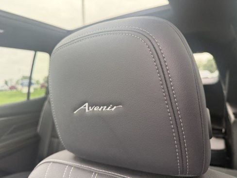 Used 2025 Buick Enclave Avenir w/ Super Cruise Package AWD/4WD image 15