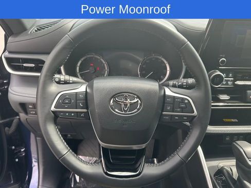 Used 2024 Toyota Highlander XSE image 11