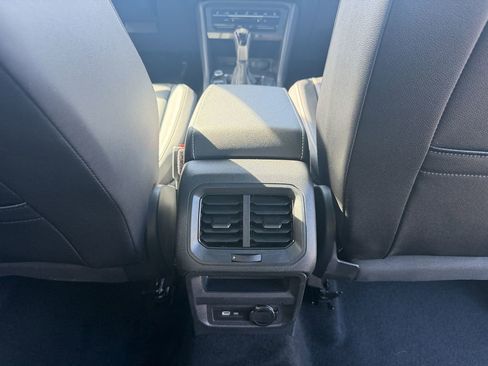 Used 2023 Volkswagen Tiguan SE w/ Panoramic Sunroof Package AWD/4WD image 23