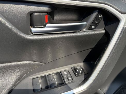 Used 2019 Toyota RAV4 XLE Premium w/ Cold Weather Package AWD/4WD image 9