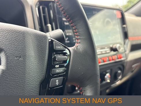 Used 2025 Nissan Frontier PRO-4X AWD/4WD image 10