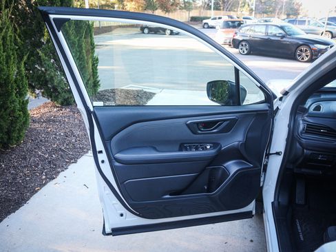 Used 2025 Subaru Forester Premium image 14