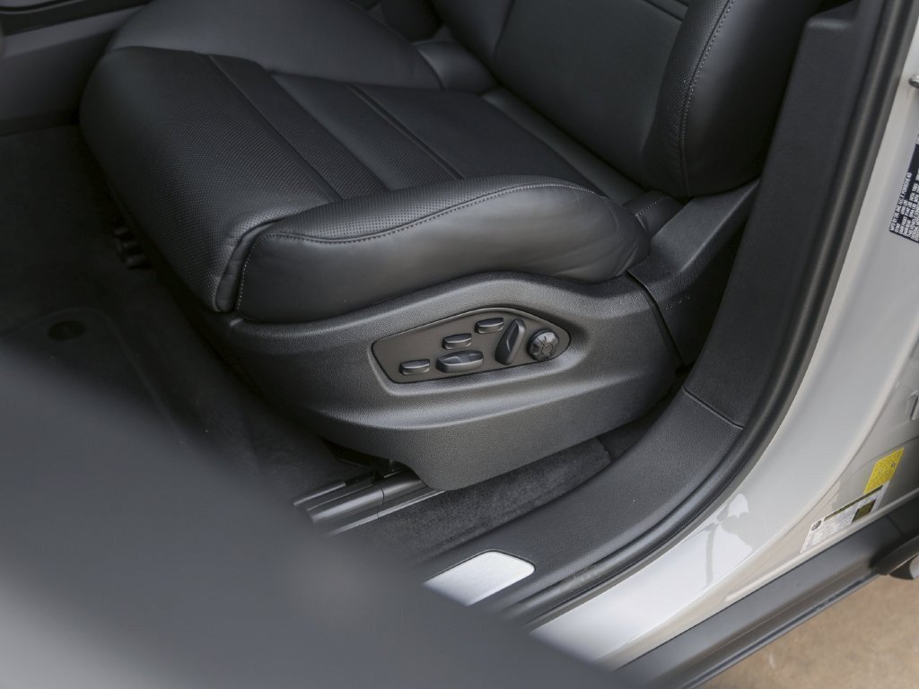 Certified 2026 Porsche Cayenne AWD/4WD image 16