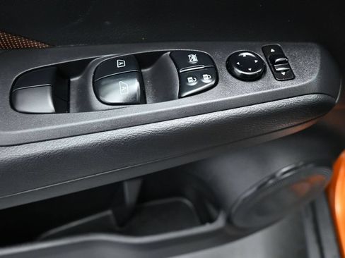 Used 2023 Nissan Kicks SR FWD image 11