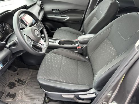 Used 2024 Nissan Kicks SV image 9