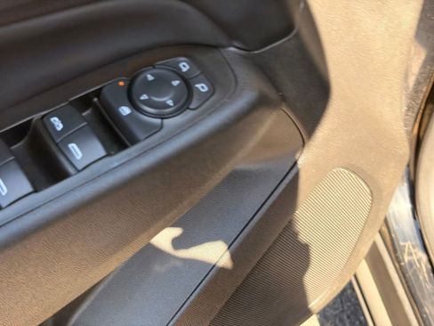 Used 2023 Chevrolet Equinox LT FWD image 16